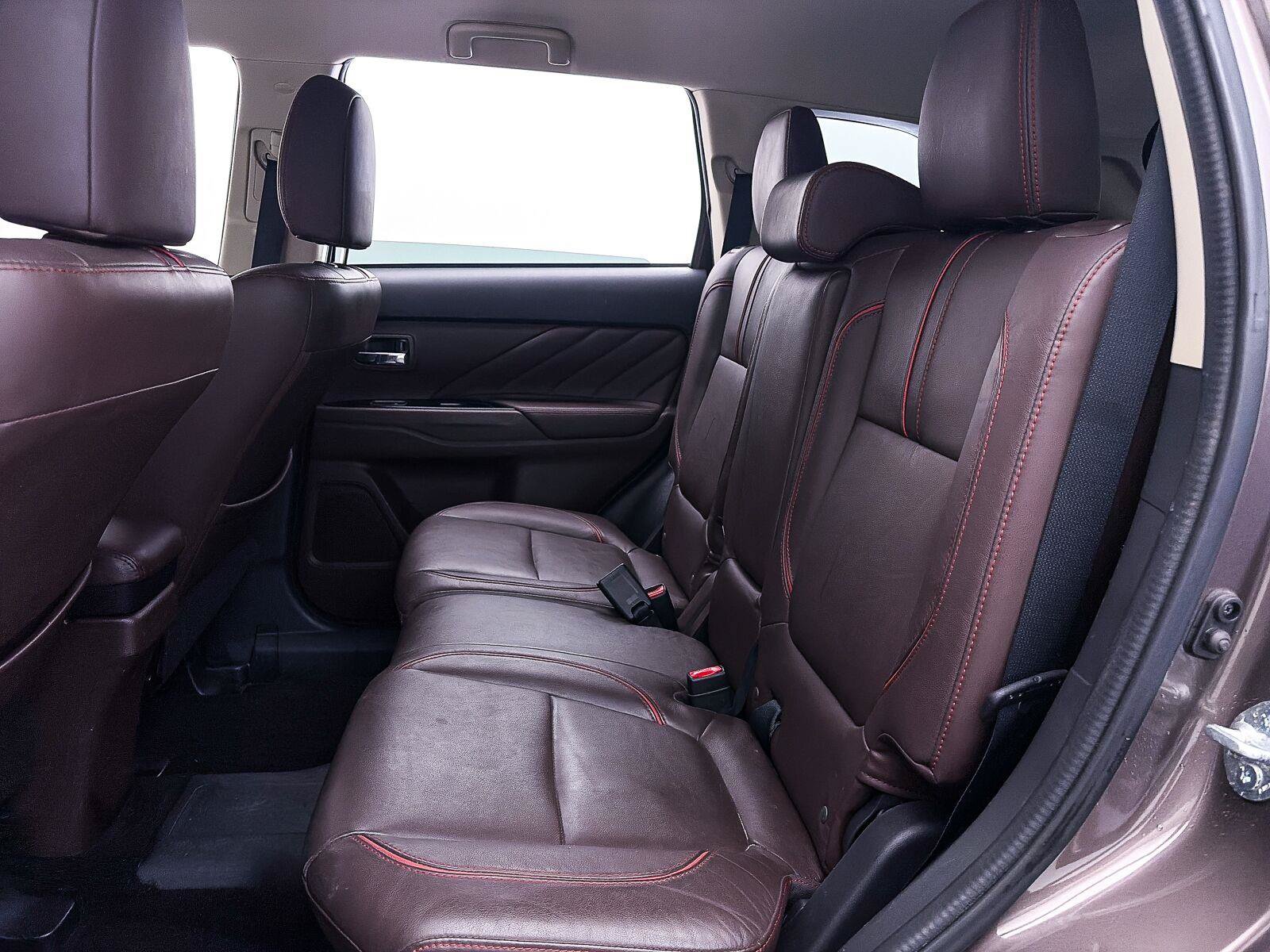 Used 2018 Mitsubishi Outlander SEL AWD/4WD image 30