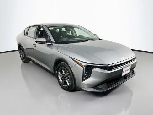 Used 2025 Kia K4 FWD image 3