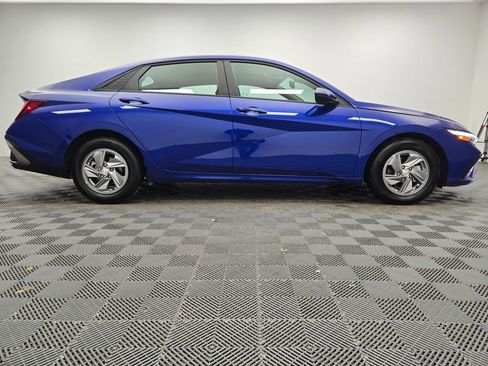 Used 2025 Hyundai Elantra SE image 7