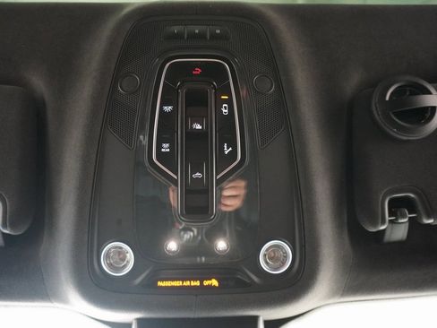 Used 2019 Bentley Bentayga image 30