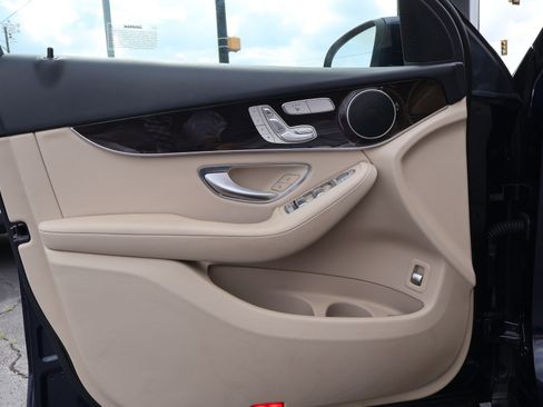 Used 2022 Mercedes-Benz GLC 300 image 13