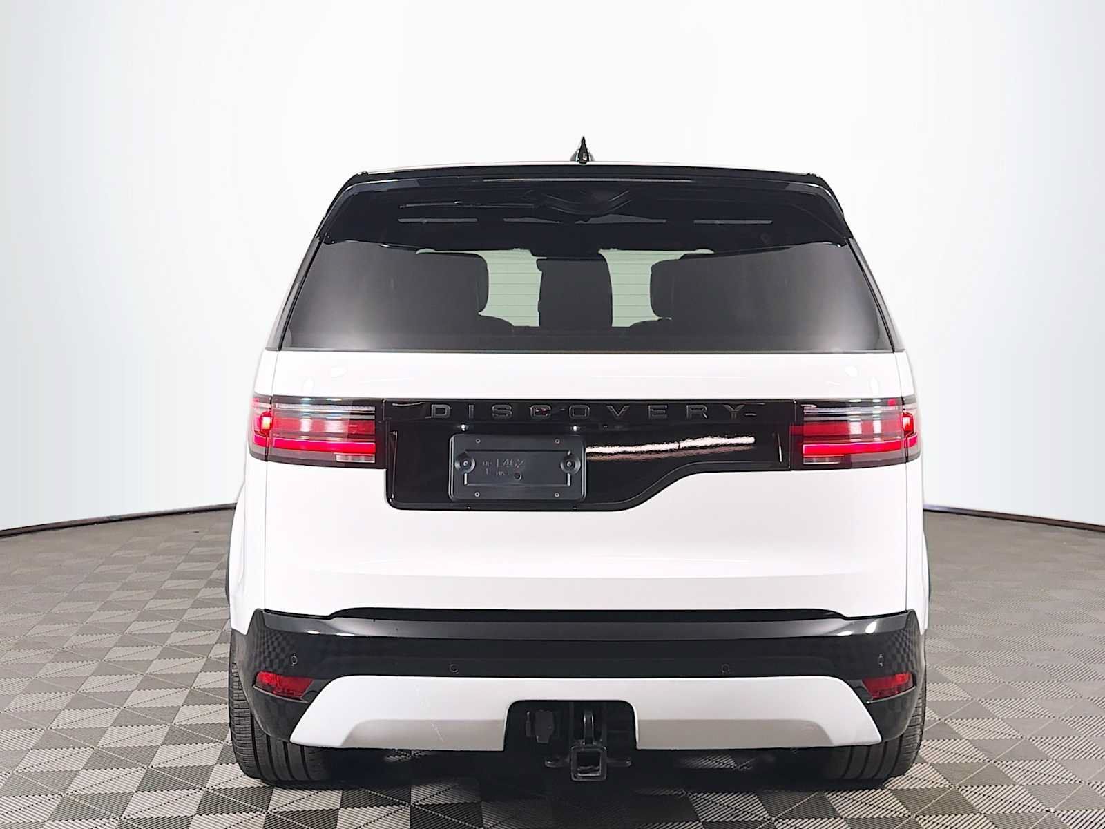 Used 2025 Land Rover Discovery Dynamic SE AWD/4WD image 6