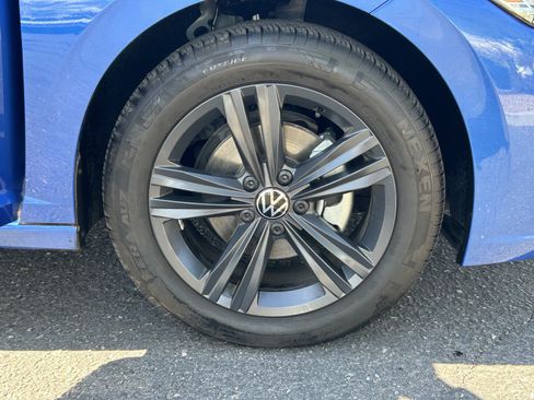 Used 2024 Volkswagen Jetta SE w/ Panoramic Sunroof Package FWD image 7