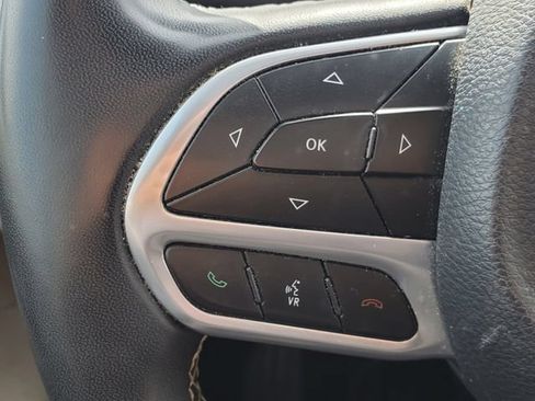 Used 2024 Chrysler Pacifica Touring-L AWD/4WD image 8