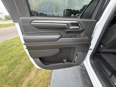 Used 2024 GMC Sierra 2500 AT4 w/ AT4 Premium Plus Package AWD/4WD image 13