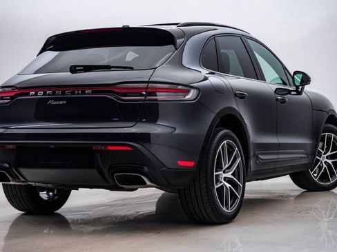 Certified 2025 Porsche Macan image 12
