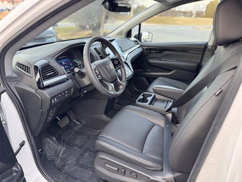 Certified 2024 Honda Odyssey Touring image 11