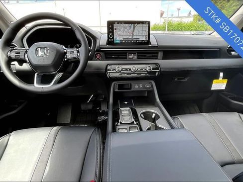New 2025 Honda Pilot Touring image 5