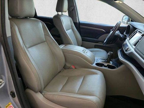 Used 2017 Toyota Highlander Limited Platinum FWD image 21