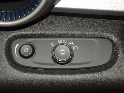 New 2026 Chevrolet Trax LS w/ LS Convenience Package FWD image 31