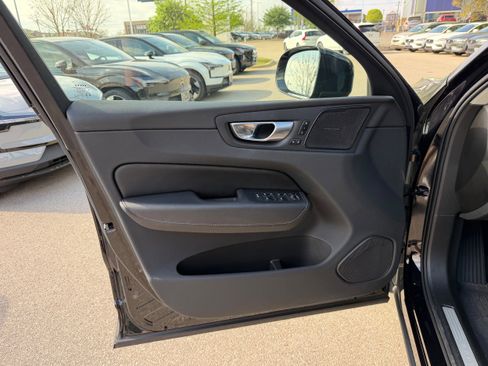 Certified 2024 Volvo XC60 B5 Ultimate image 24