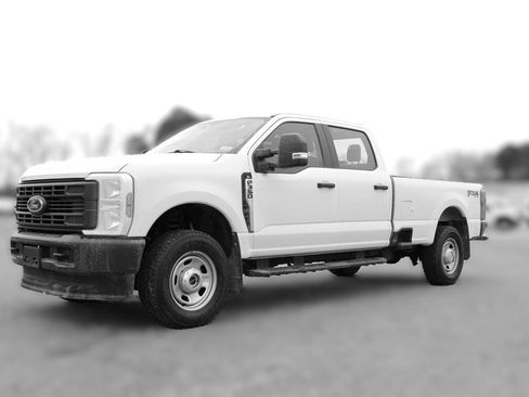 Used 2024 Ford F350 XL w/ FX4 Off-Road Package image 2