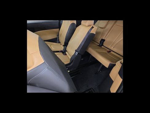 Used 2024 Kia Carnival EX FWD image 17