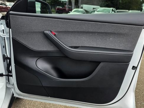 Used 2026 Tesla Model Y AWD image 36