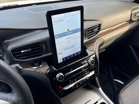 Used 2023 Ford Explorer Limited w/ Limited Technology Package image 17