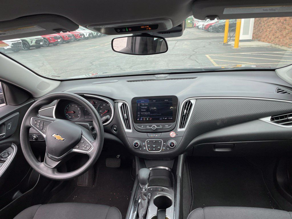 Used 2025 Chevrolet Malibu LT FWD image 18