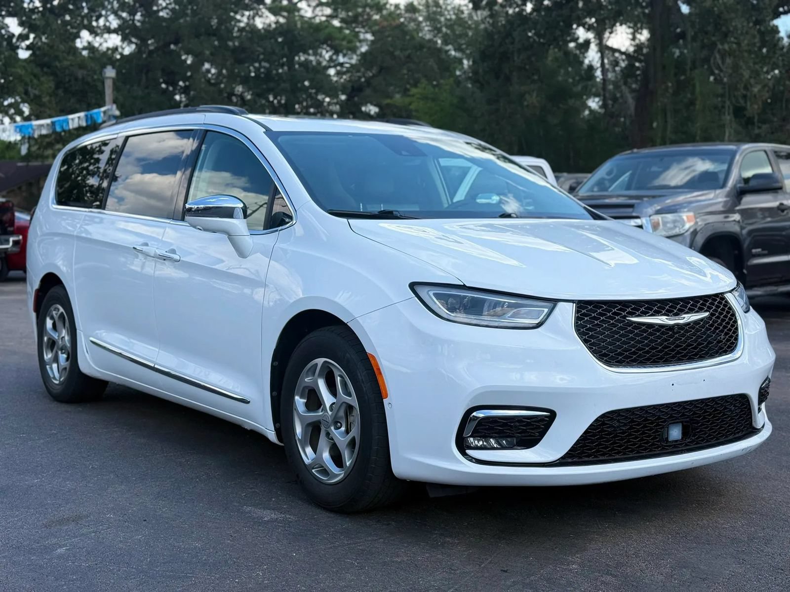 Used 2022 Chrysler Pacifica Limited FWD image 4