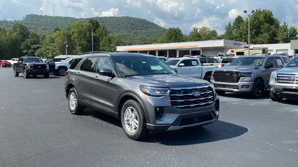 New 2027 Ford Explorer Active w/ Active Comfort Package RWD image 3