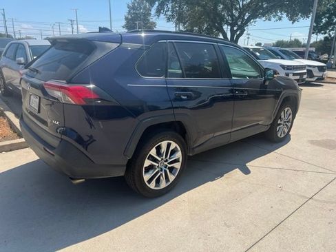 Used 2019 Toyota RAV4 XLE Premium FWD image 2