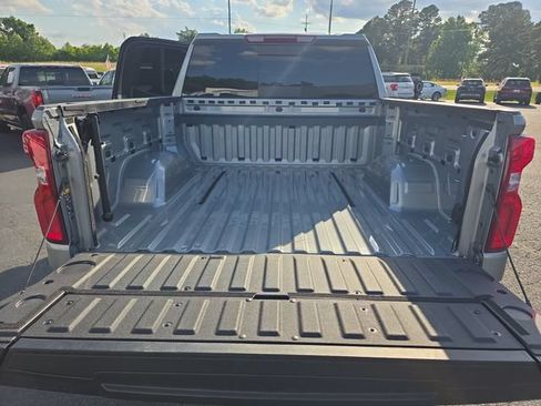 Used 2025 Chevrolet Silverado 1500 LT Trail Boss w/ Convenience Package II AWD/4WD image 13