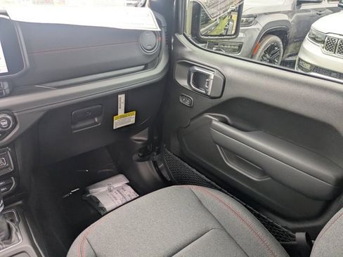 New 2025 Jeep Gladiator Rubicon image 15