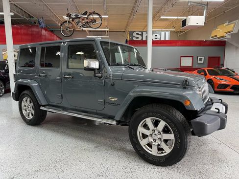 Used 2015 Jeep Wrangler Unlimited Sahara w/ Dual Top Group AWD/4WD image 7