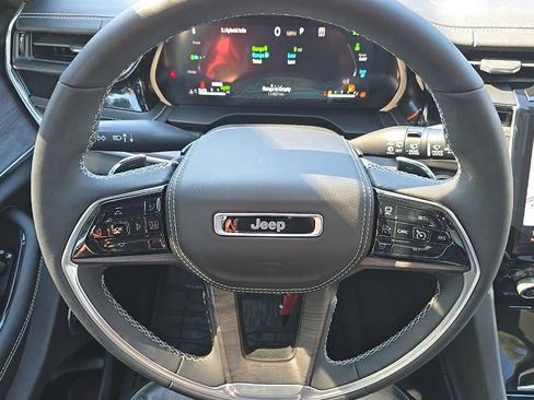 Used 2023 Jeep Grand Cherokee Overland w/ Rear Seat Video Group I AWD/4WD image 8