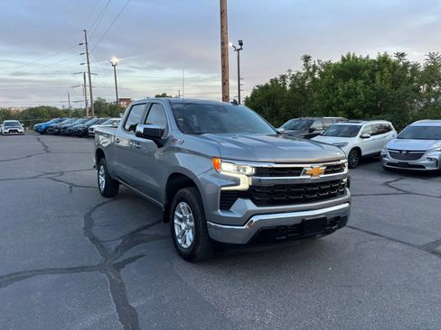 Used 2025 Chevrolet Silverado 1500 LT AWD/4WD image 3