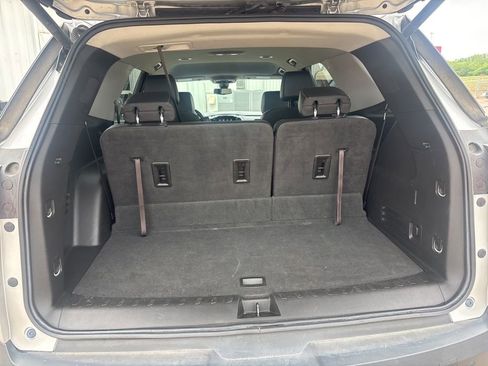 Used 2020 Chevrolet Traverse LT w/ LT Premium Package AWD/4WD image 15