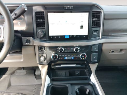 Used 2025 Ford F450 Platinum w/ Platinum Plus Package image 11