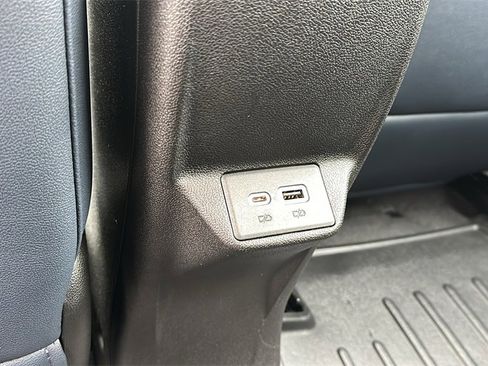 Used 2022 Chevrolet Bolt EUV LT w/ Convenience Package image 27