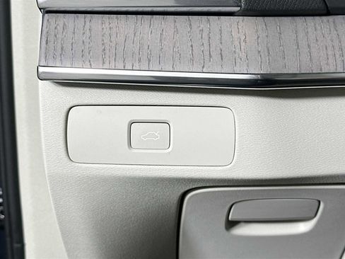 Used 2025 Volvo XC90 B5 Plus image 10