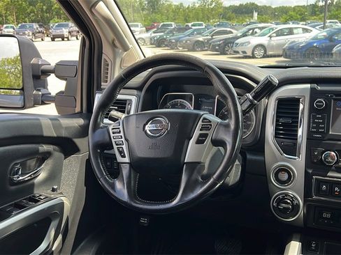 Used 2018 Nissan Titan PRO-4X image 13