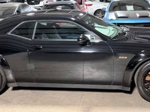 Used 2022 Dodge Challenger R/T Scat Pack RWD image 2