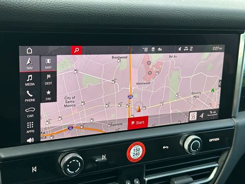 Used 2025 Porsche Macan image 21