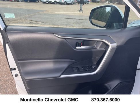 Used 2024 Toyota RAV4 XLE image 9