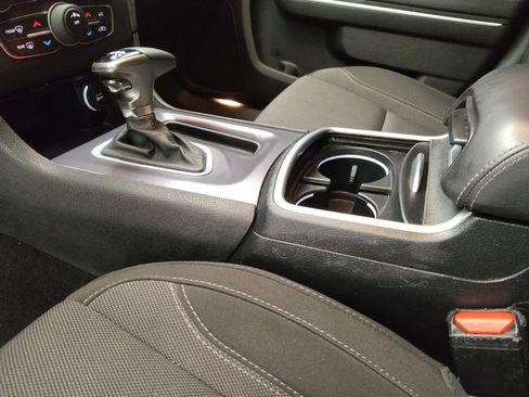 Used 2019 Dodge Charger SXT RWD image 26