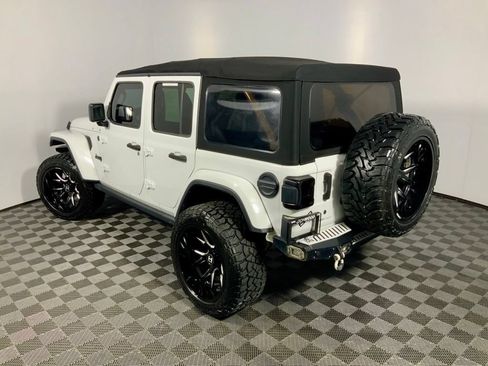Used 2018 Jeep Wrangler Unlimited Sahara AWD/4WD image 13