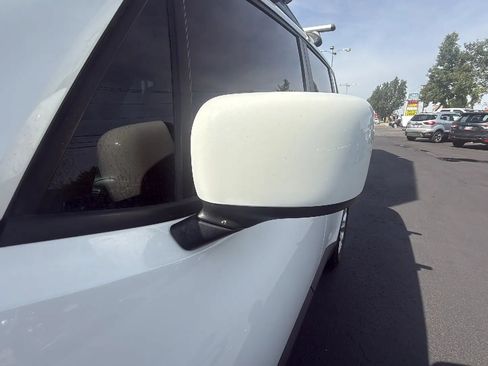Used 2017 Jeep Renegade Latitude FWD image 12