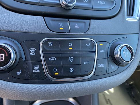 Used 2021 Chevrolet Malibu LT FWD image 13