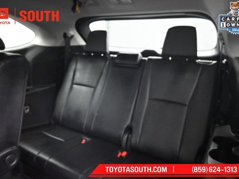 Used 2024 Toyota Highlander XLE AWD/4WD image 25