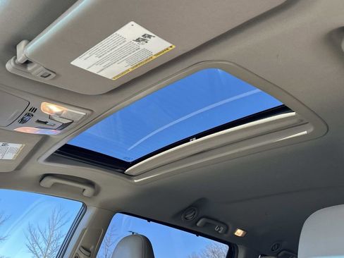 Used 2015 Toyota Sienna Limited image 23