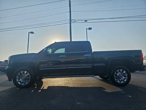 Used 2015 GMC Sierra 2500 Denali w/ Duramax Plus Package AWD/4WD image 5