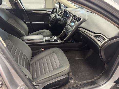 Used 2020 Ford Fusion SE FWD image 10
