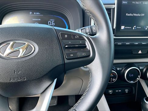 Certified 2025 Hyundai Venue SEL FWD image 25