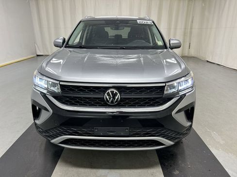 Certified 2023 Volkswagen Taos SE w/ Black Wheel Package image 3