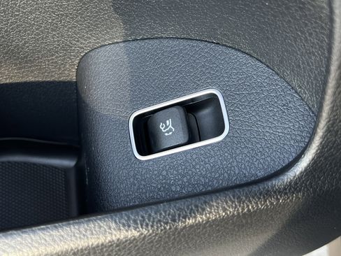 Used 2025 Mercedes-Benz GLE 350 4MATIC image 26