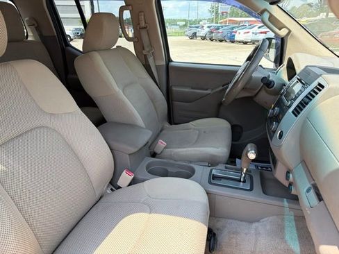 Used 2015 Nissan Frontier SV w/ SV Value Truck Package RWD image 15
