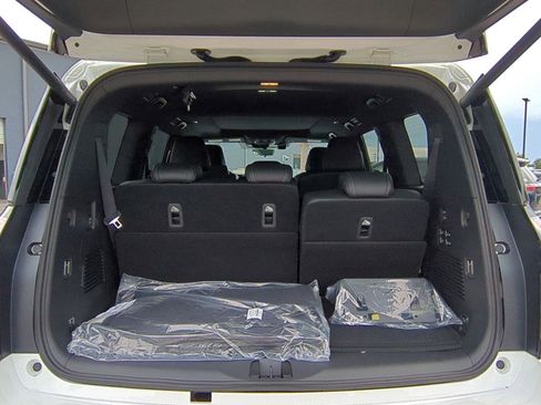 New 2025 Nissan Armada PRO-4X w/ Pro-4X Premium Package image 33