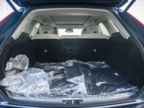 New 2026 Volvo XC60 T8 Ultra w/ Protection Package Premier image 9